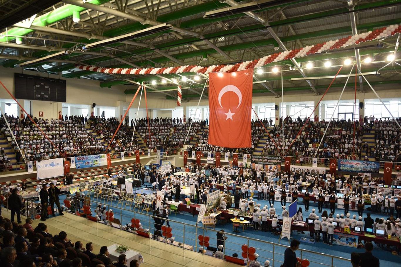 Binlerce öğrenci robotik kodlamayı ve yazılımı öğrendi